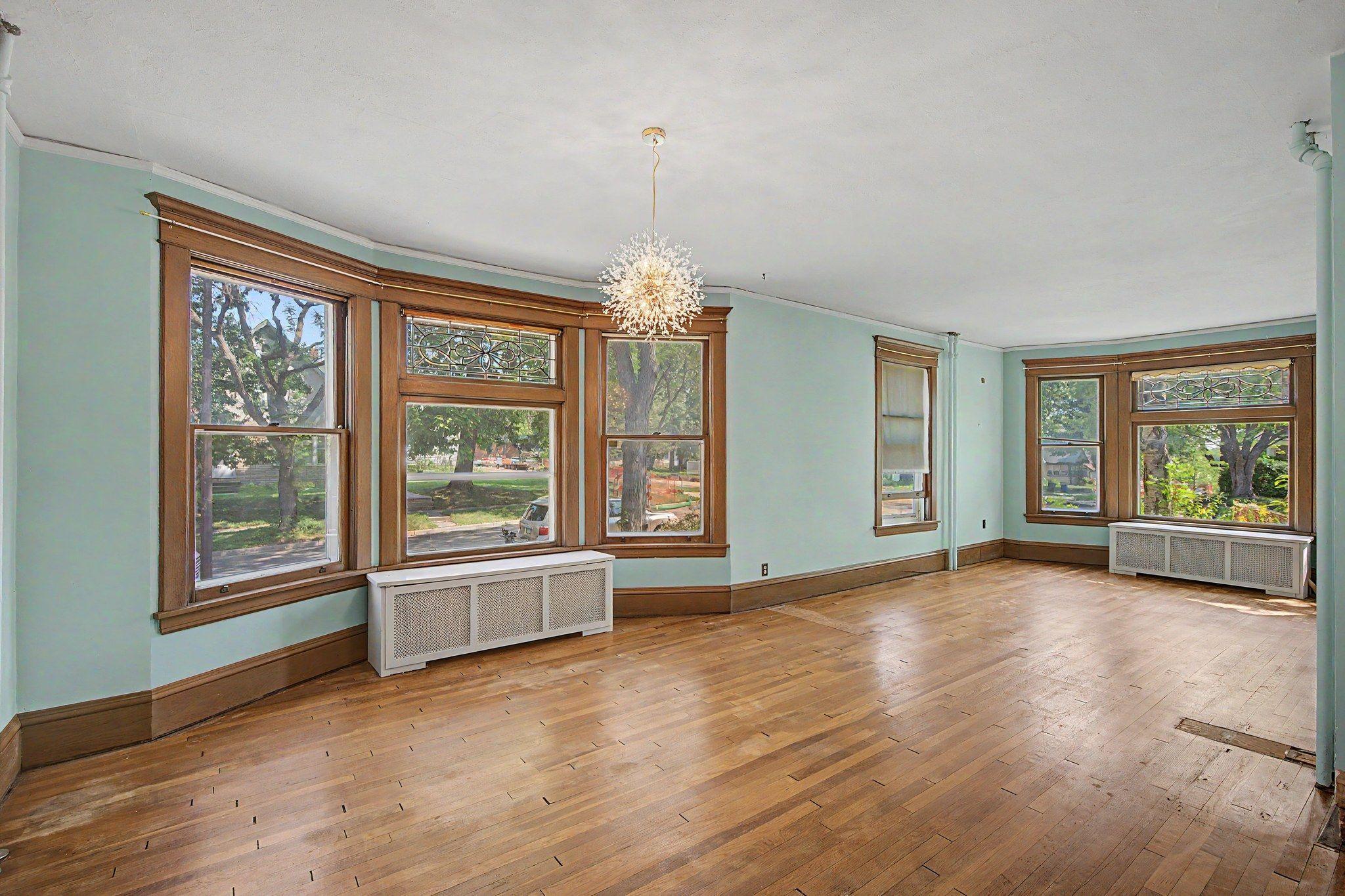 28-web-or-mls-987_Earl_Street_03_mls.jpg