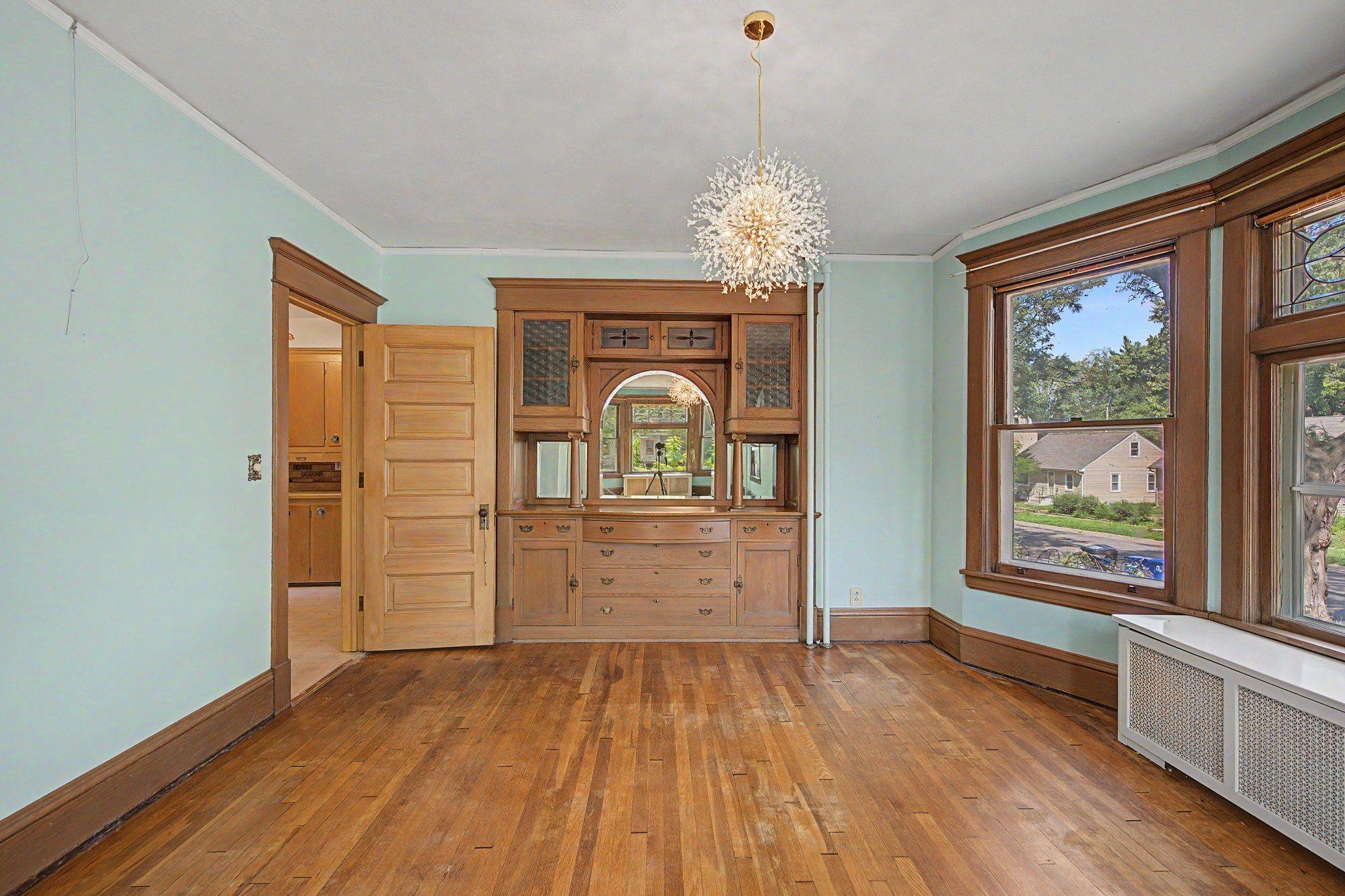 26-web-or-mls-987_Earl_Street_05_mls.jpg