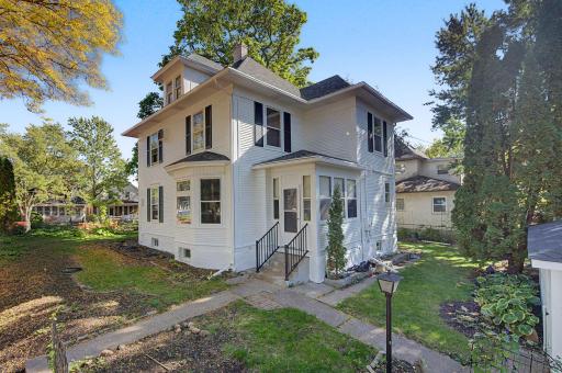 9-web-or-mls-987-Earl-Street_02_edited.jpg
