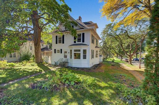 8-web-or-mls-987-Earl-Street_03_edited.jpg