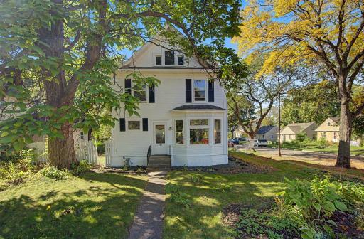 7-web-or-mls-987-Earl-Street_04_print.jpg