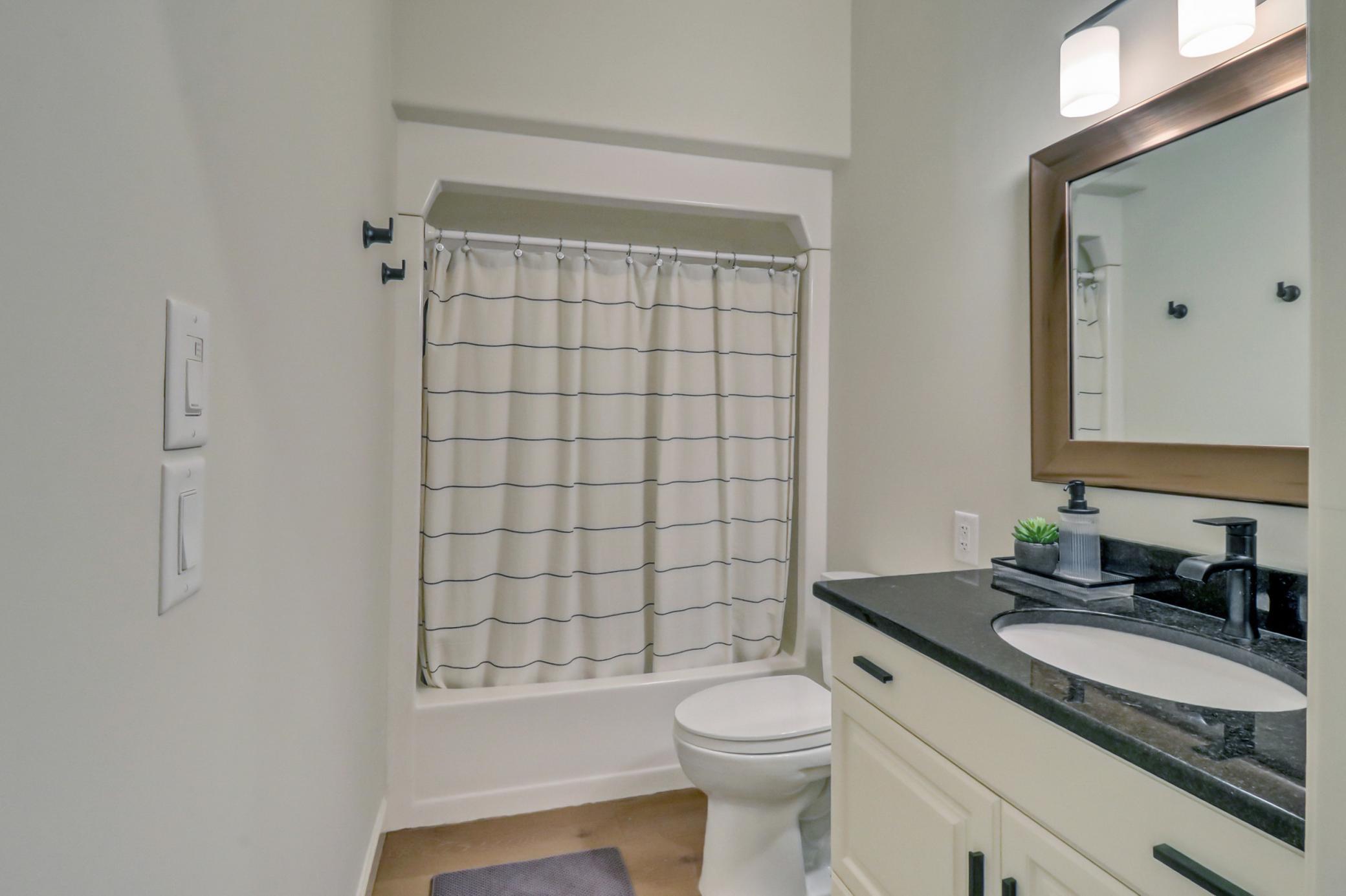 Bathroom1_1-3264.jpeg