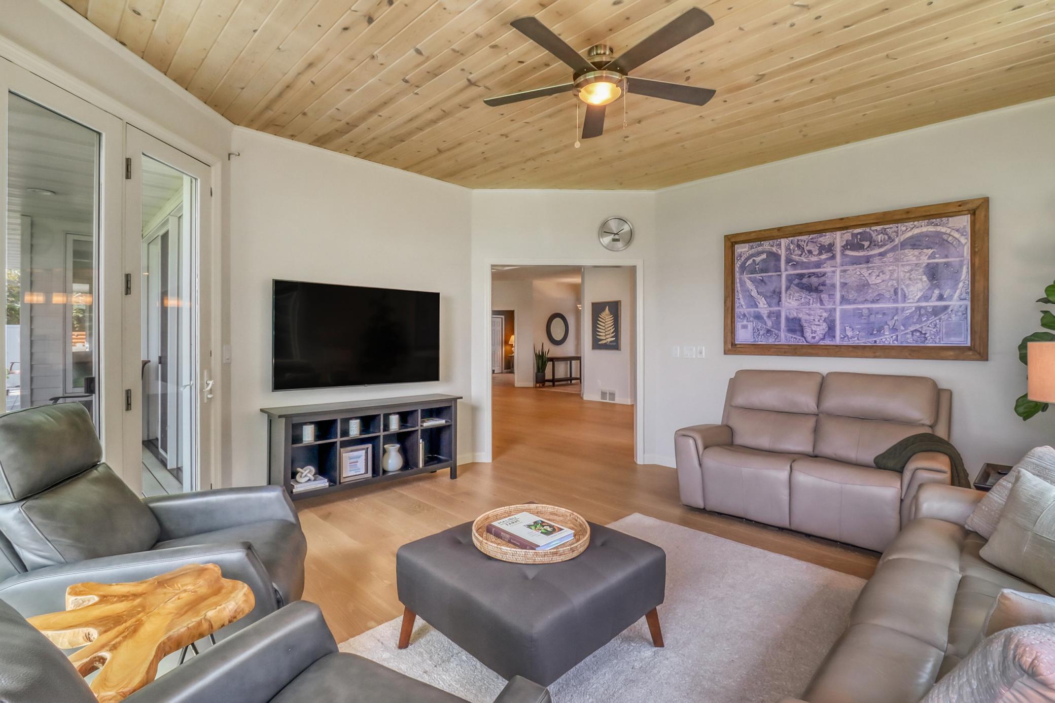 Sunroom1_2-3264.jpeg