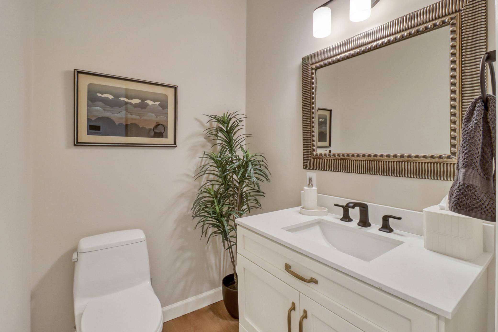 Half-bath1_1-3264.jpeg