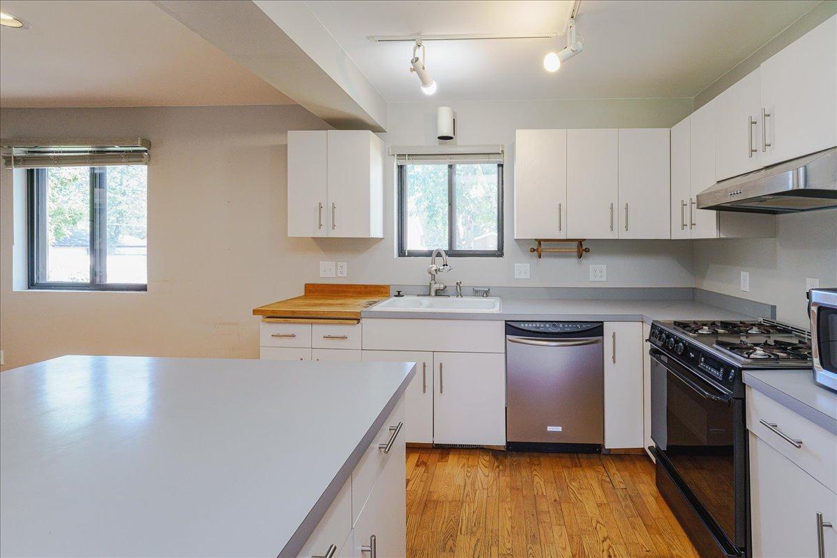 16-Kitchen.jpg