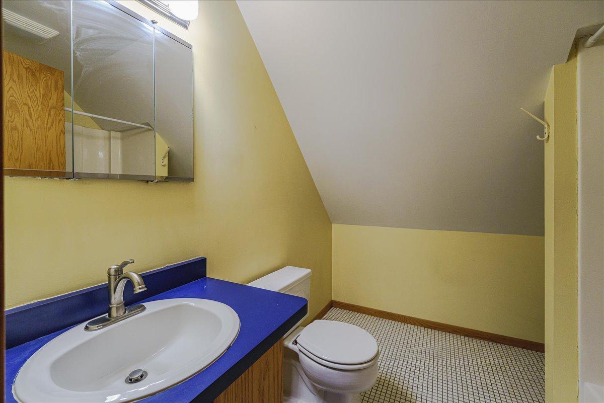 24-Bathroom.jpg