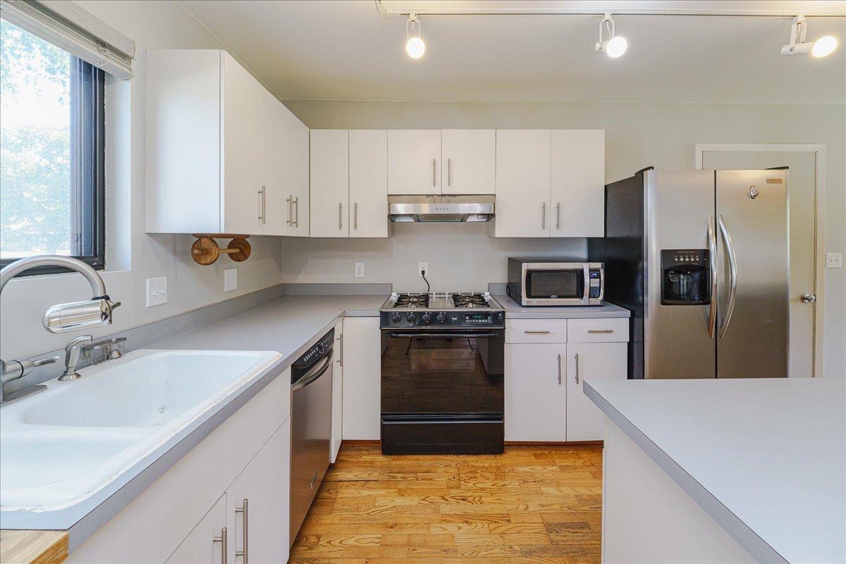14-Kitchen.jpg