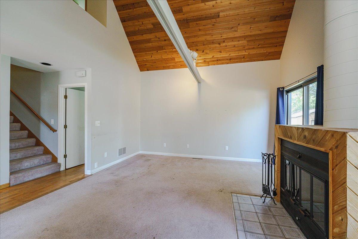 08-Living Room.jpg