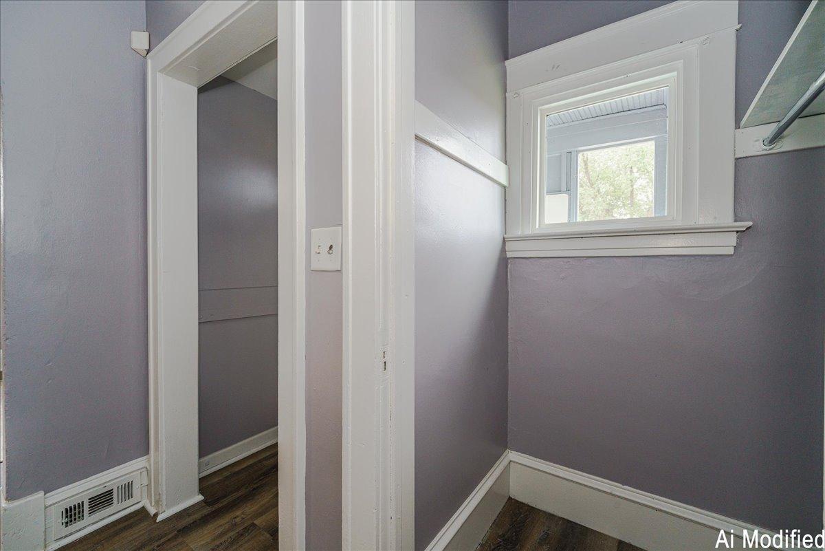 23-Front Entry Closet.jpg