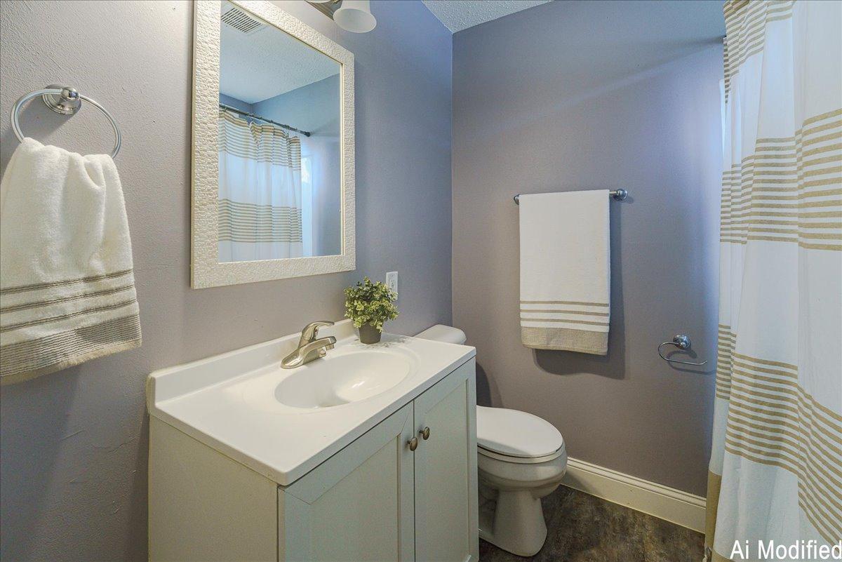 21-Bathroom.jpg