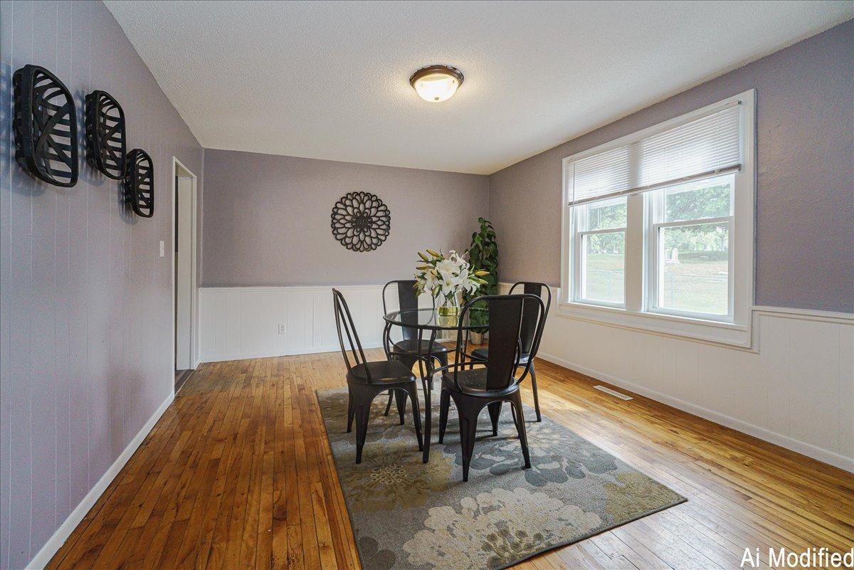 14-Dining Room.jpg