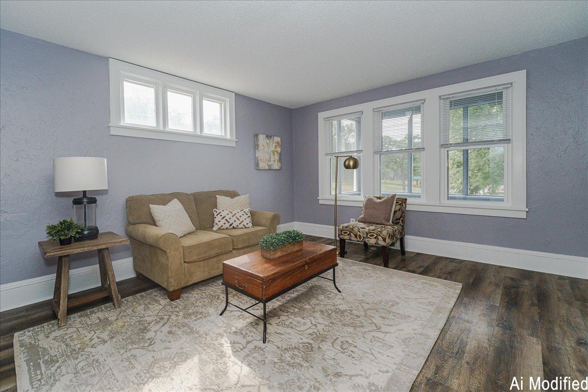 12-Living Room.jpg