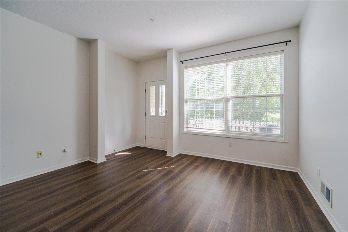 08-Living Room.jpg