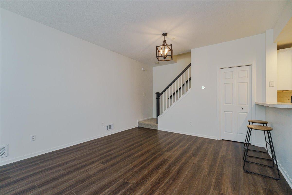 14-Dining Area.jpg