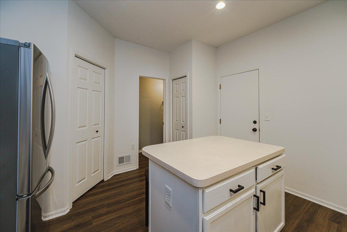 21-Kitchen.jpg