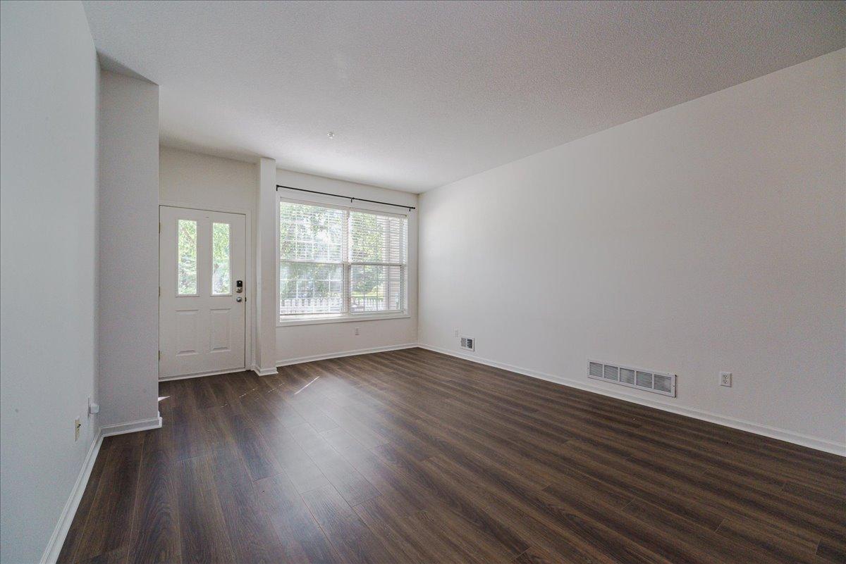 12-Living Room.jpg
