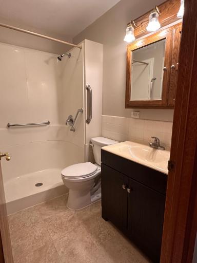 21 bathroom.jpg