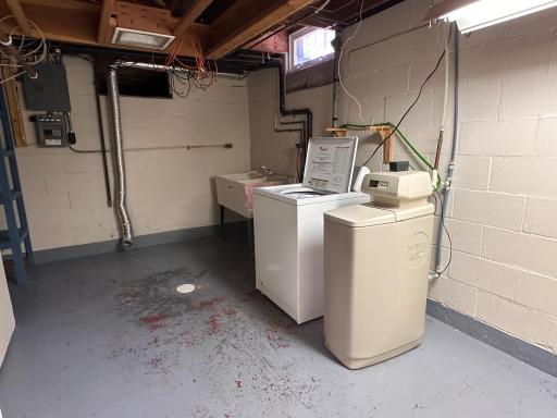 x laundry room.jpg