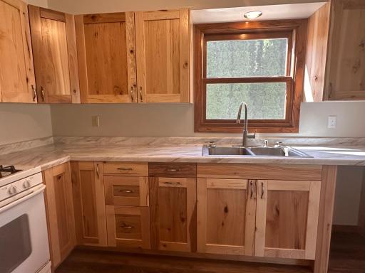 10 kitchen.jpg