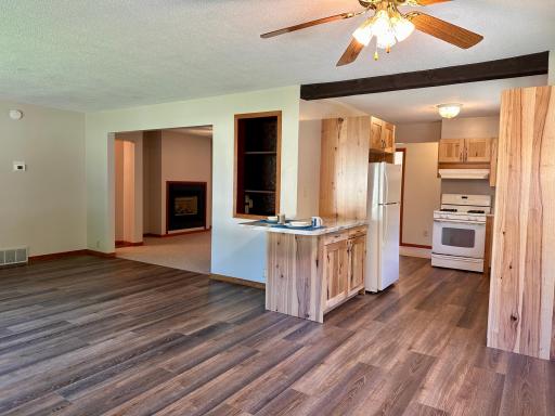 8 front living kitchen.jpg