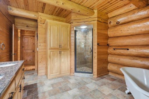 28-Bathroom 2.jpg