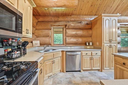 10-Kitchen.jpg