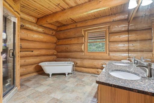 27-Bathroom 2.jpg