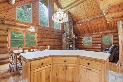 11-Breakfast Nook.jpg