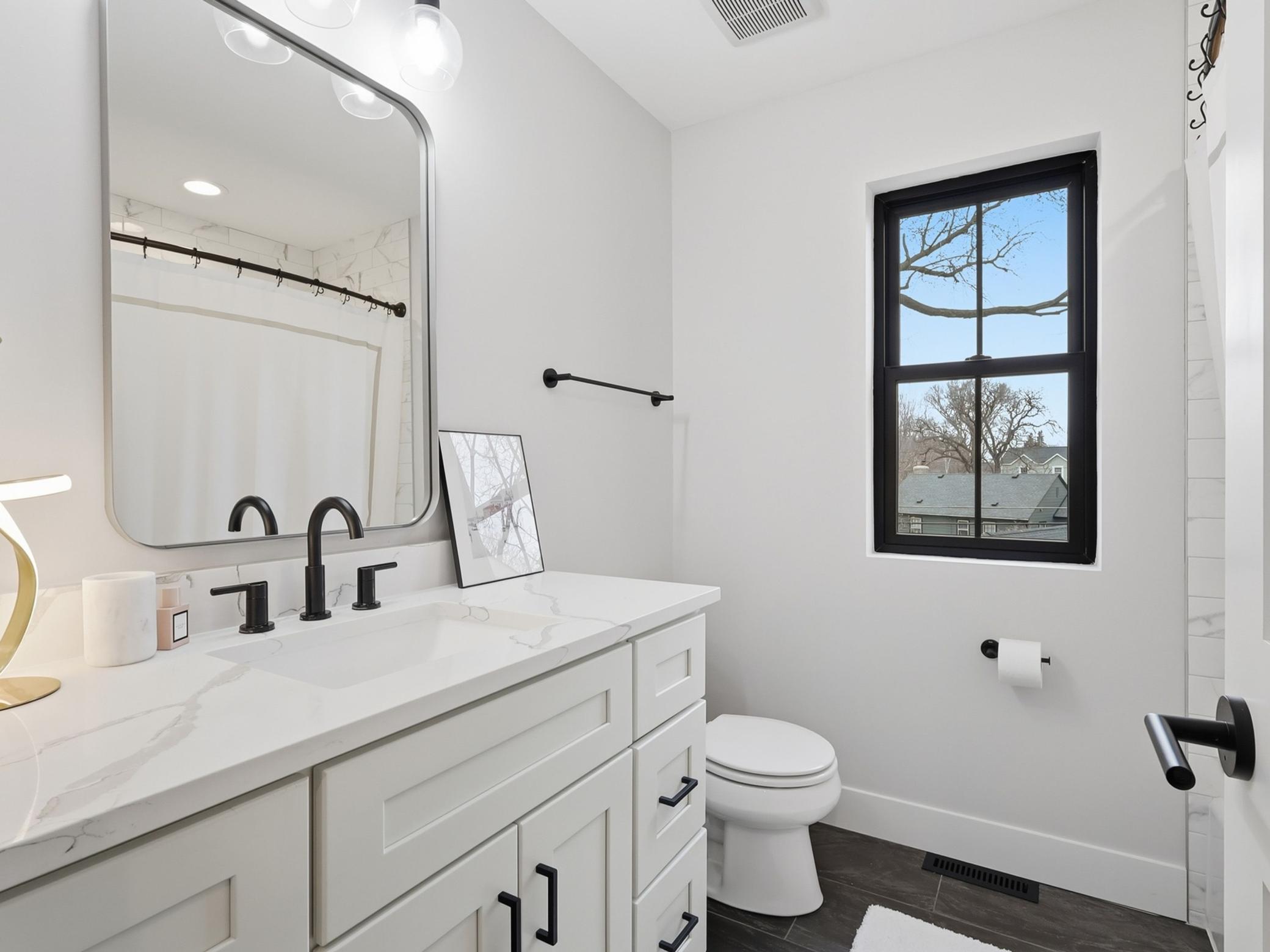 Upper level full bath