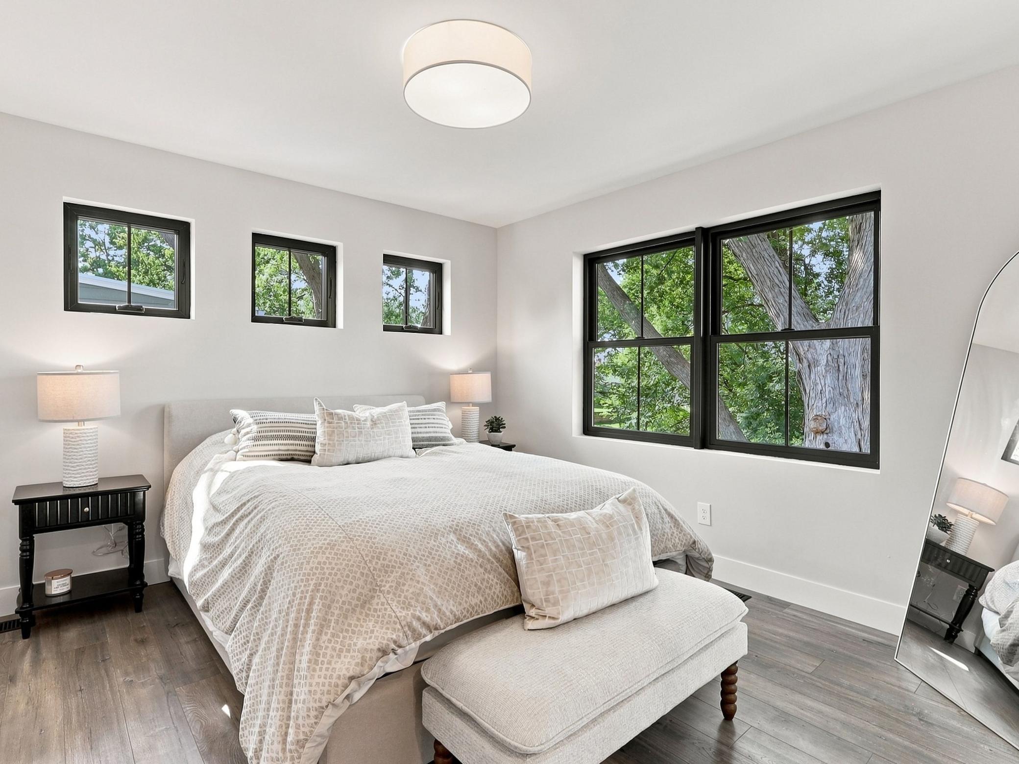 Upper level primary suite