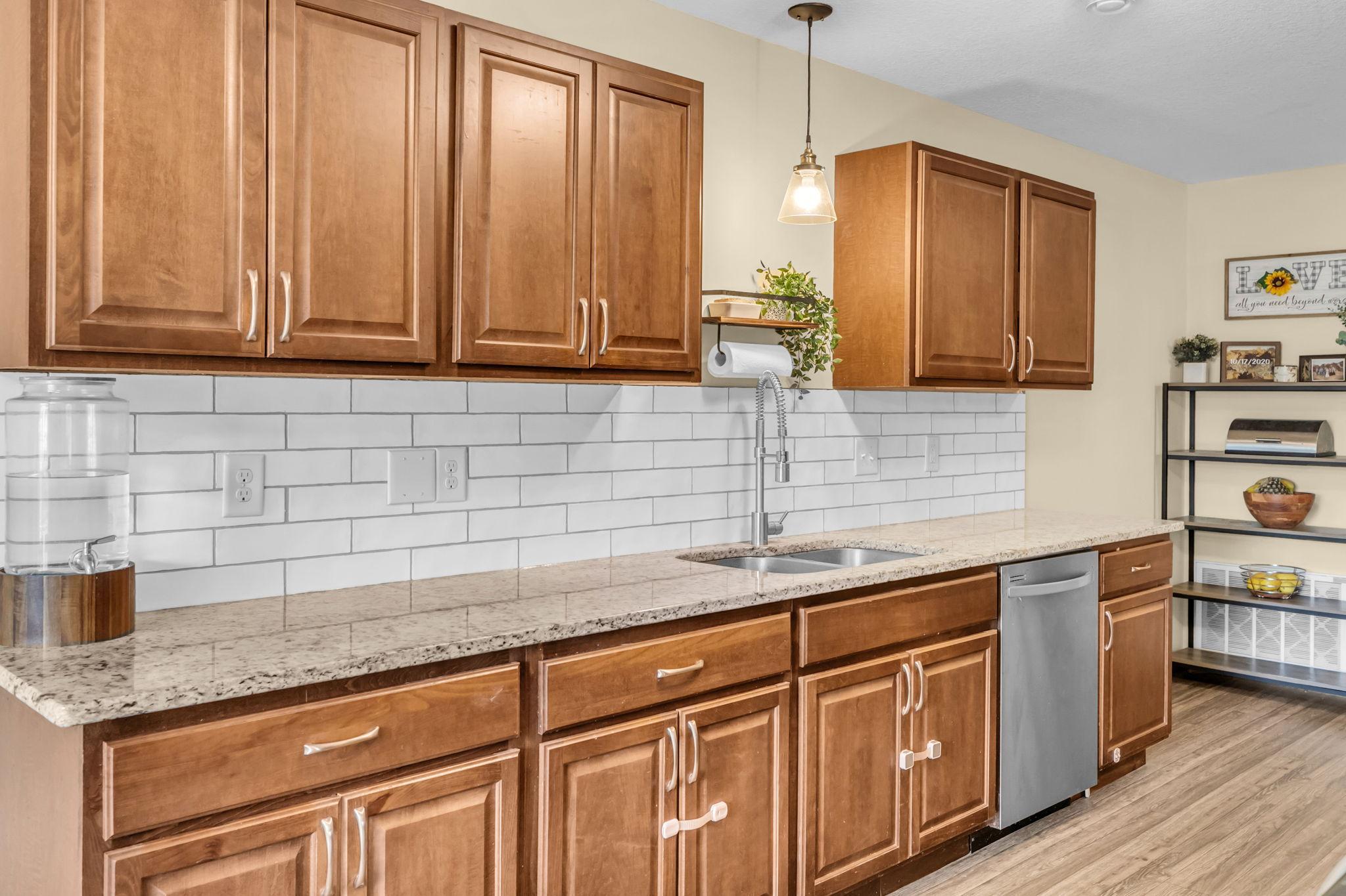 Gorgeous kitchen with new tile backsplash!