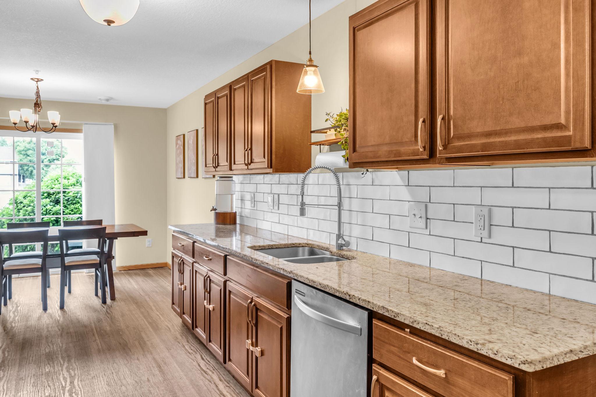 ...plus granite countertops!