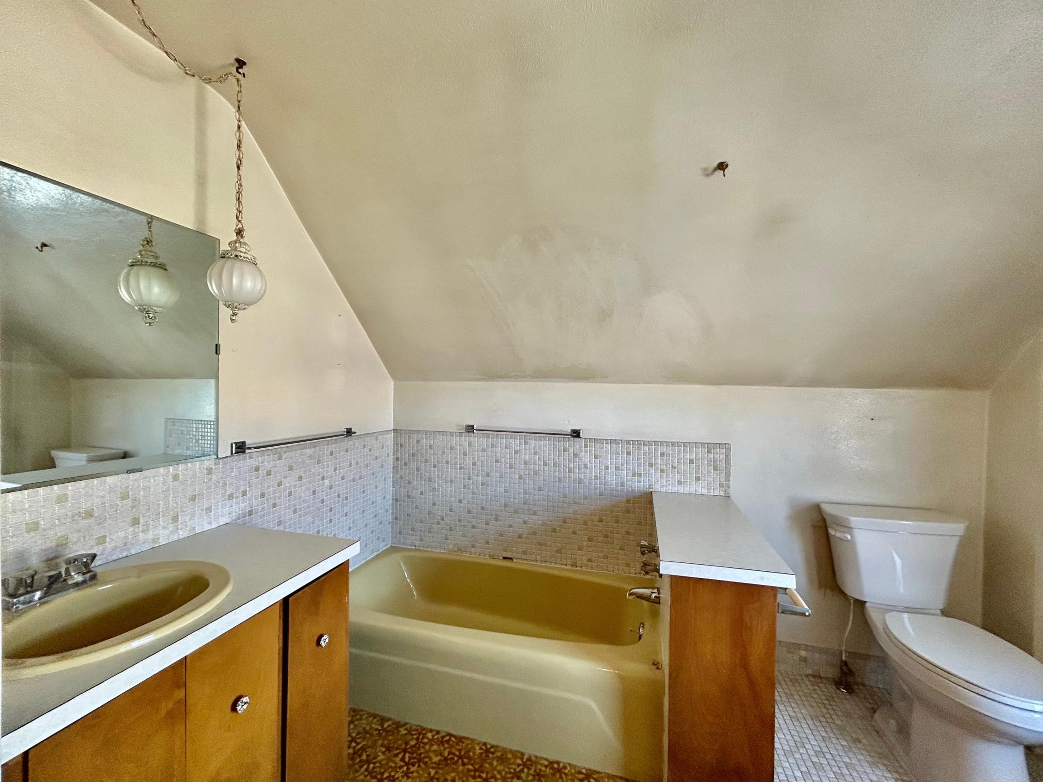 2nd Floor Bath