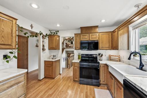 The design here works well for multiple cooks.
