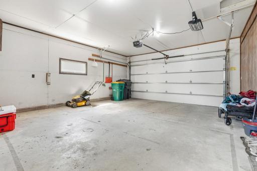 807 Hackberry Drive, Marshall, MN 56258