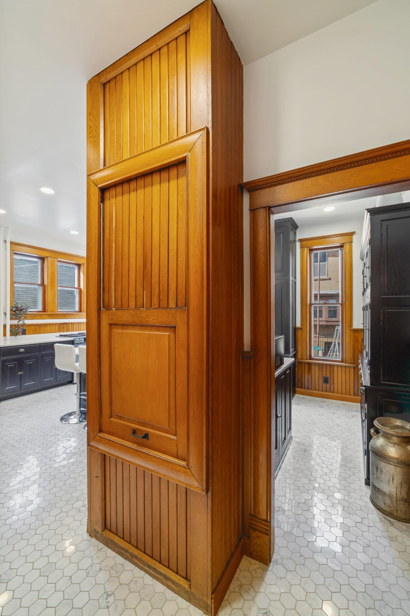 Dumbwaiter