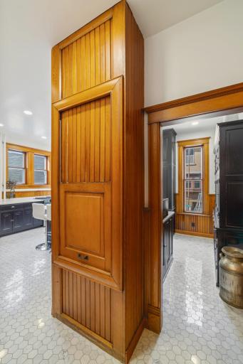 Dumbwaiter