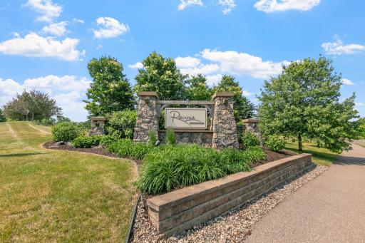 Ravinia Nbhood with community pool, clubhouse, park & walking trails