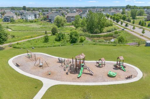 Ravinia Nbhood with community pool, clubhouse, park & walking trails