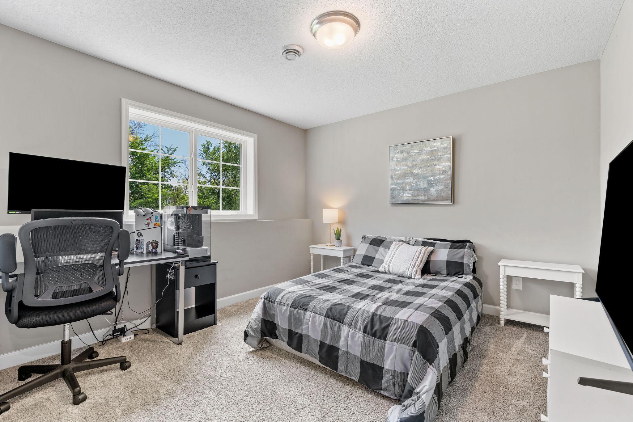 4th bedroom in LL
