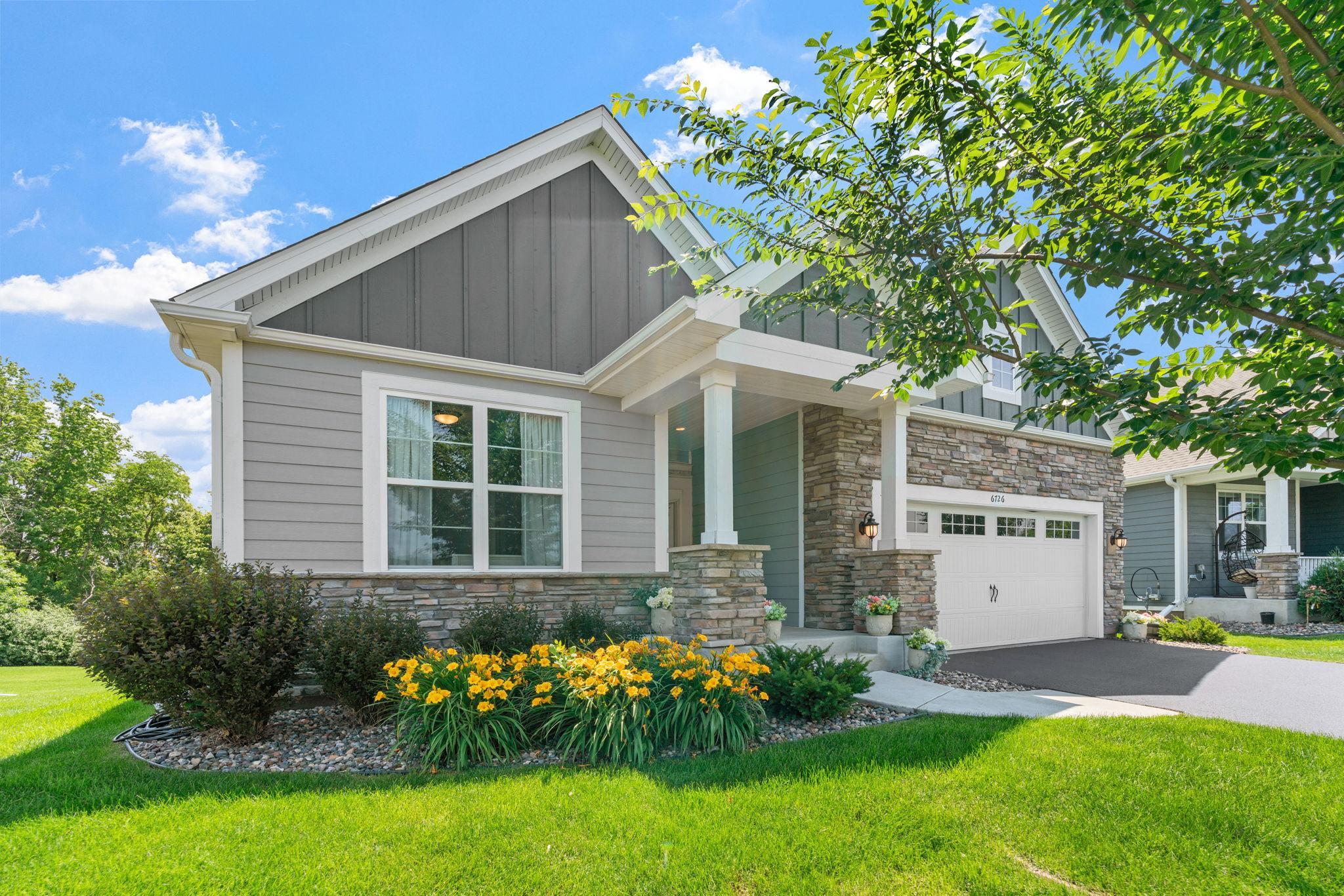 3-web-or-mls-6726 Black Oaks Ln-3.jpg