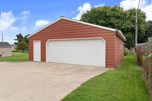 28 X 30 HEATED GARAGE