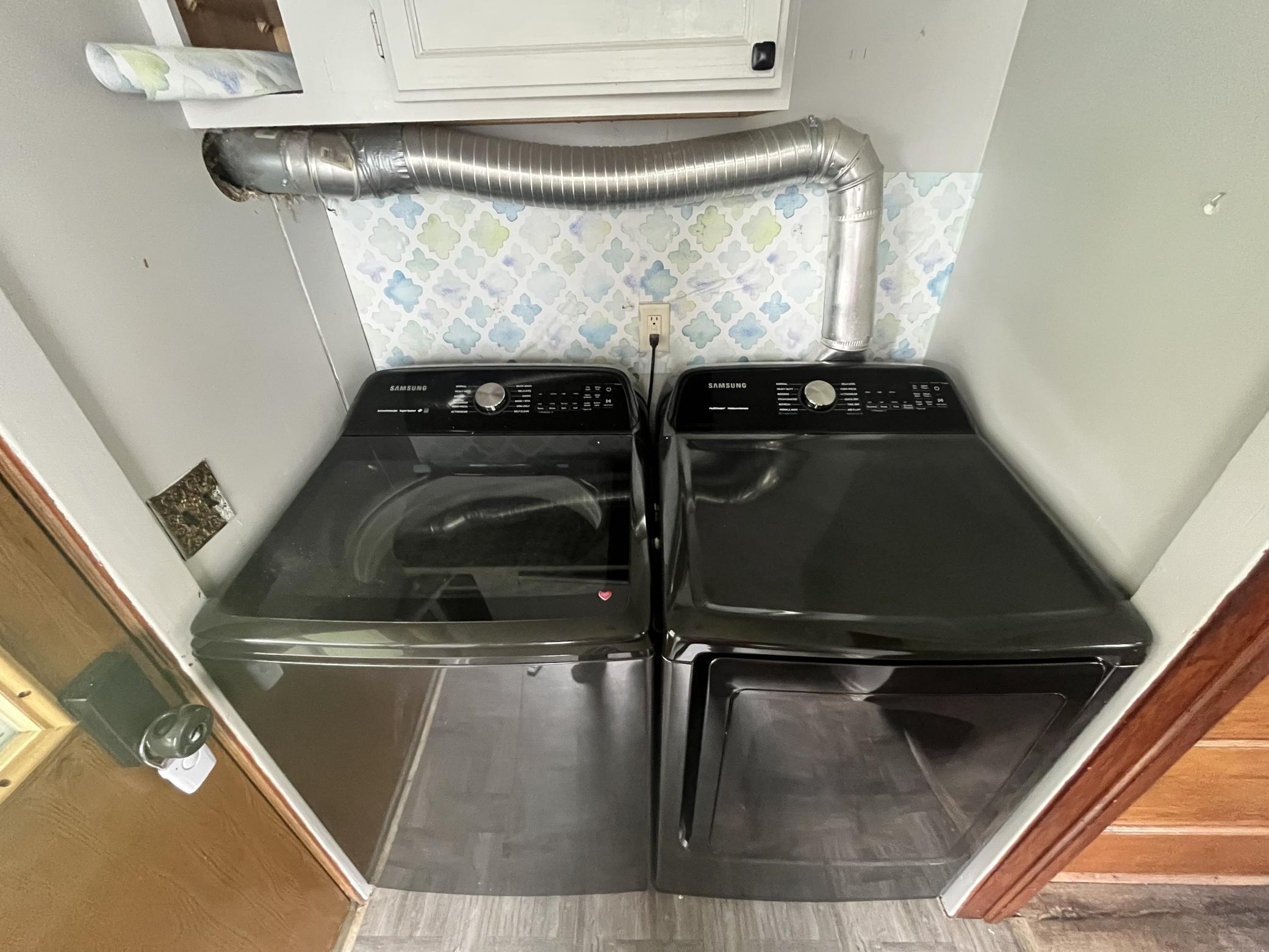 washer and dryer 2.jpg