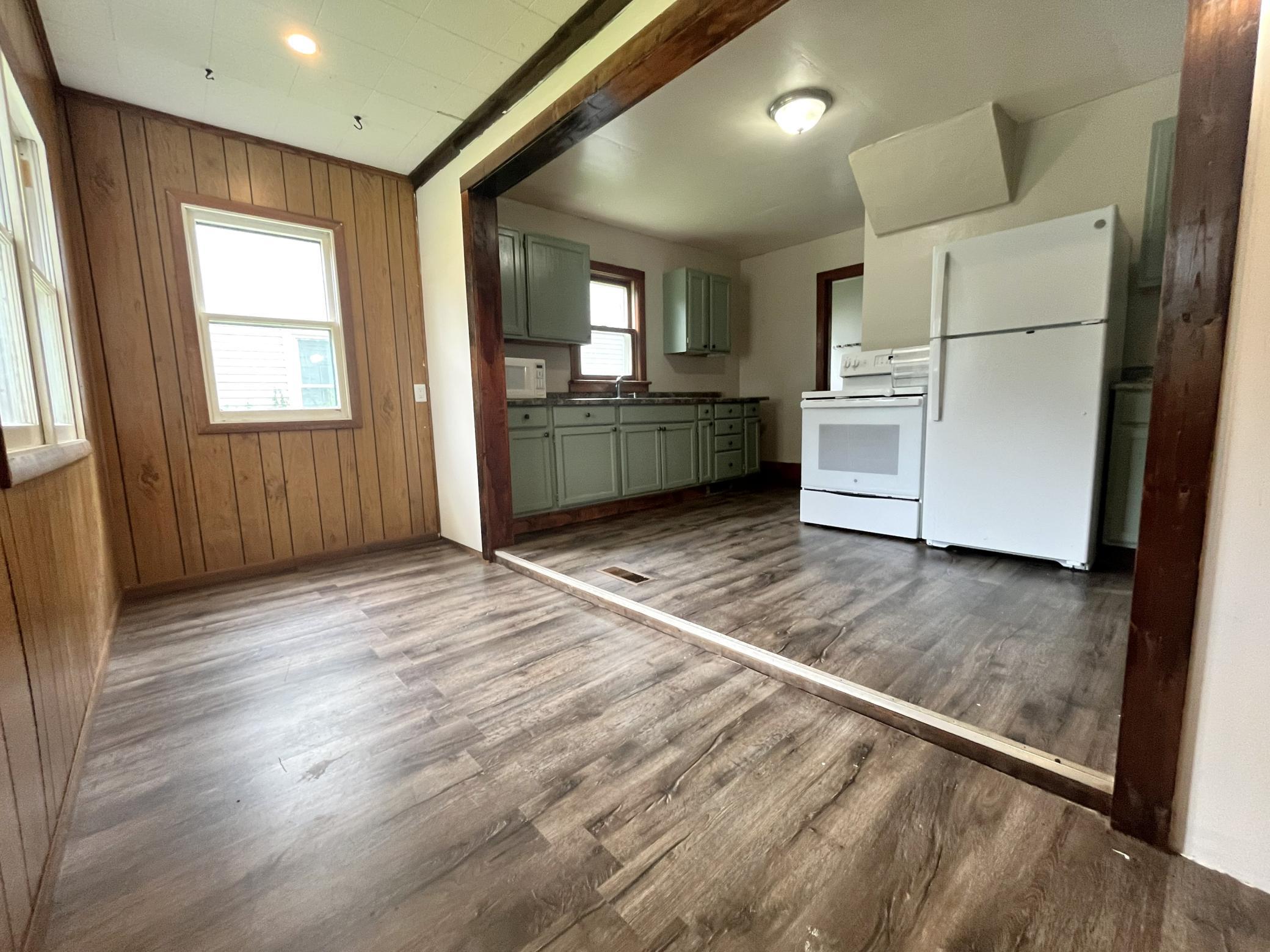 dining_kitchen.jpg