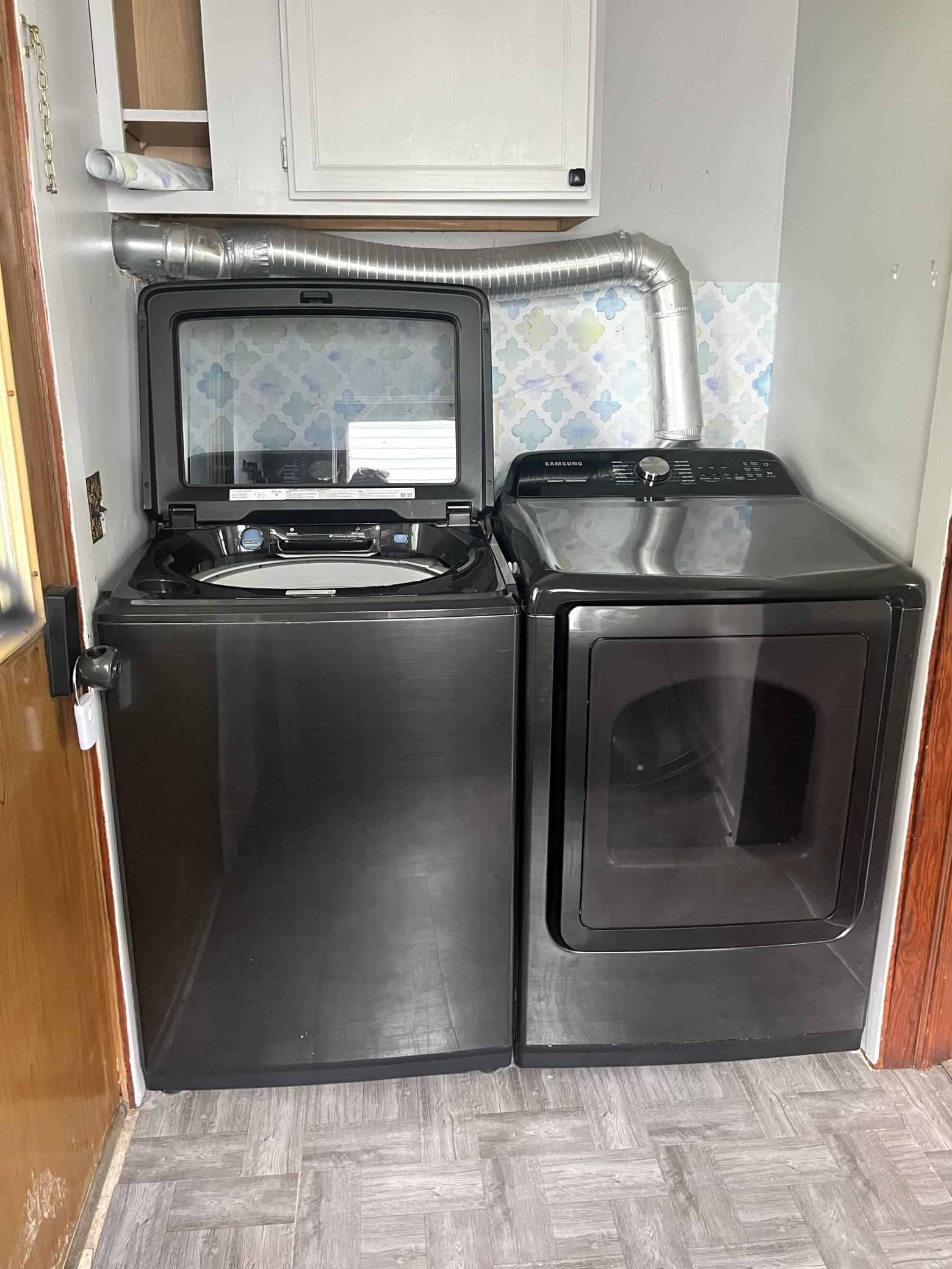washer and dryer.jpg