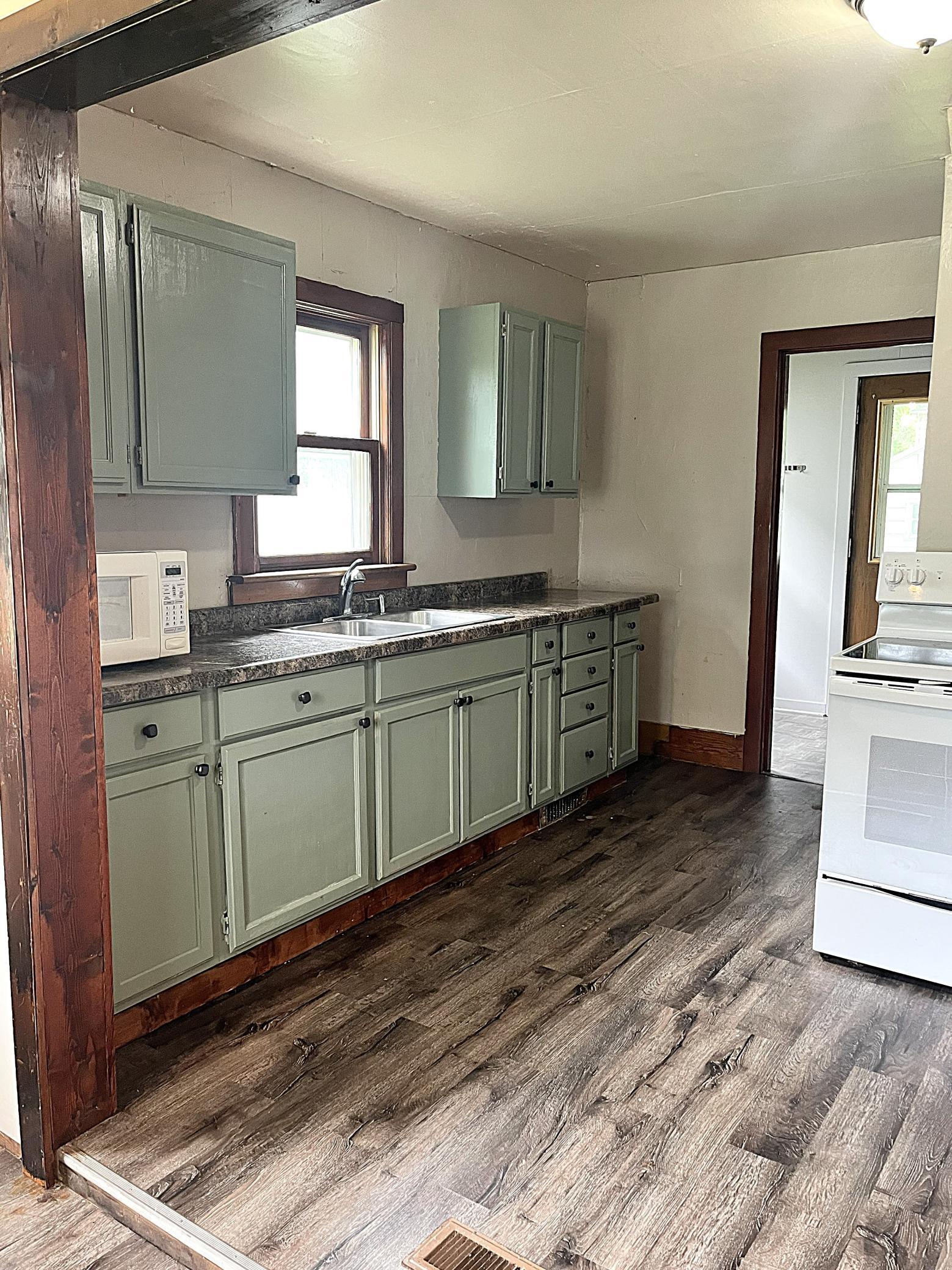 kitchen 1.jpg