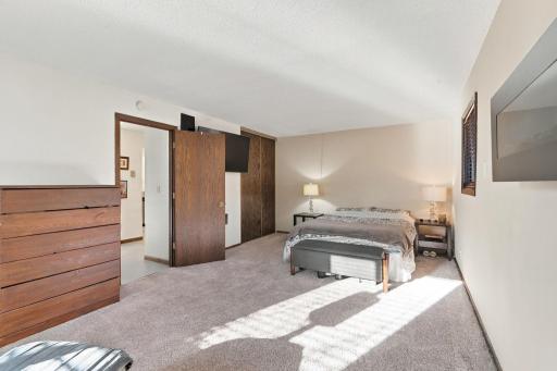 7294 Vista Court, Eden Prairie, MN 55346