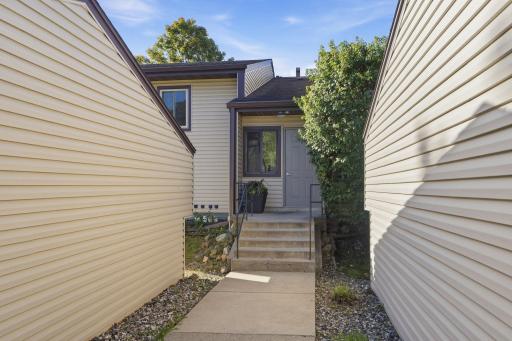 7294 Vista Court, Eden Prairie, MN 55346