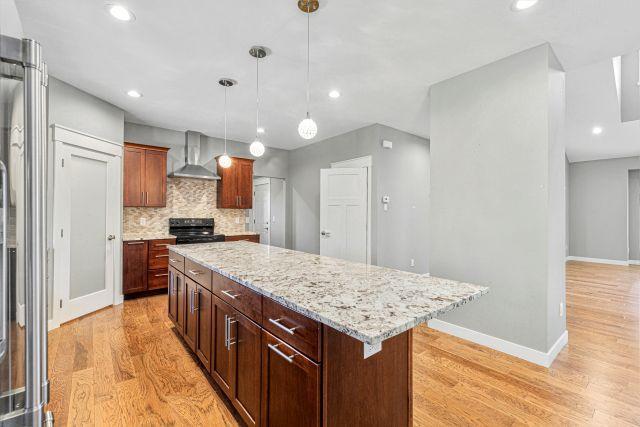 22 kitchen.jpg