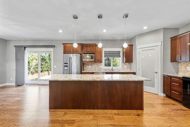 24 kitchen_1.jpg